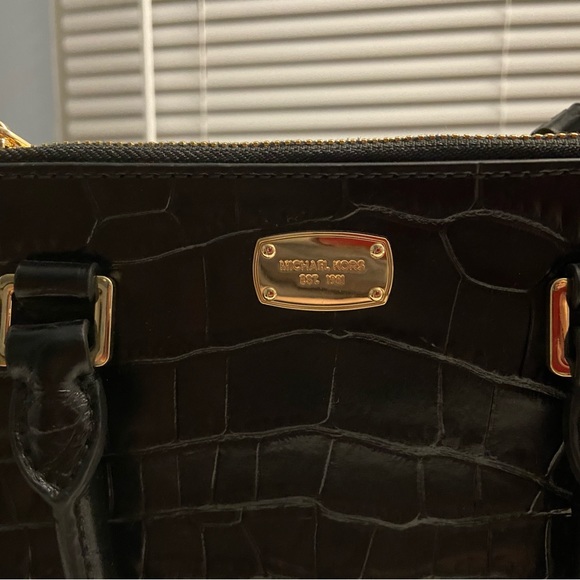 Michael Kors black Alligator handbag - Picture 3 of 5